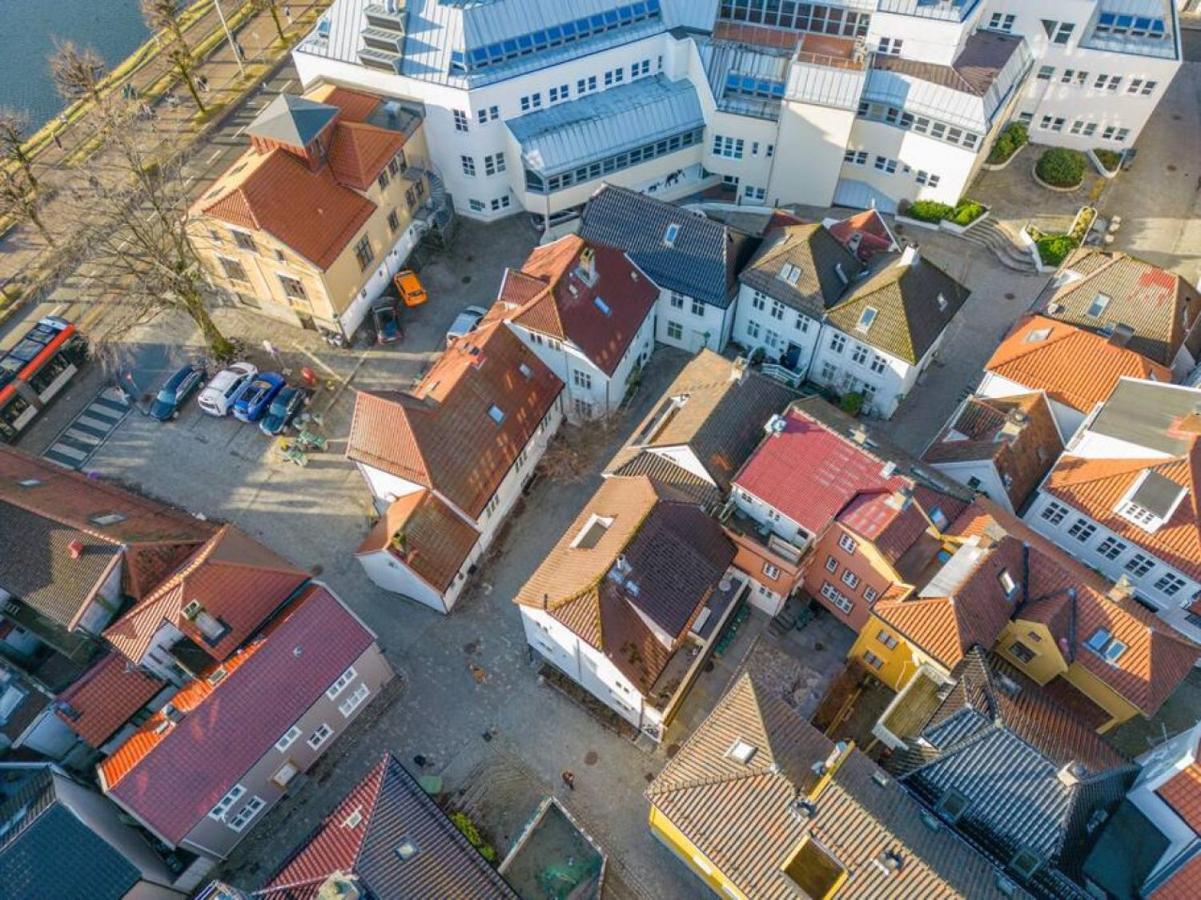 Dinbnb I Cozy 1-bedroom Nestled In The Heart Of Lejlighed